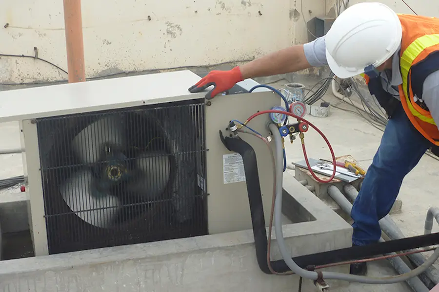 لماذا تعتبر شركة نسمات الخيار الأمثل لـ توريد مكيف صحراوي في الرياض؟