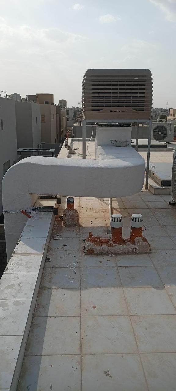 ما الفرق بين الدكت المكيف الصحراوي والمكيفات التقليدية؟