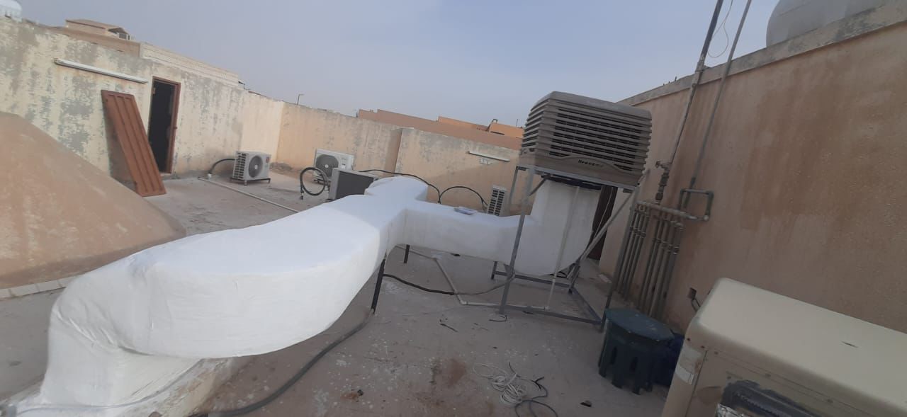 ما الذي يميز دكت مكيف صحراوي للمصانع بالرياض عن الأنظمة الأخرى؟