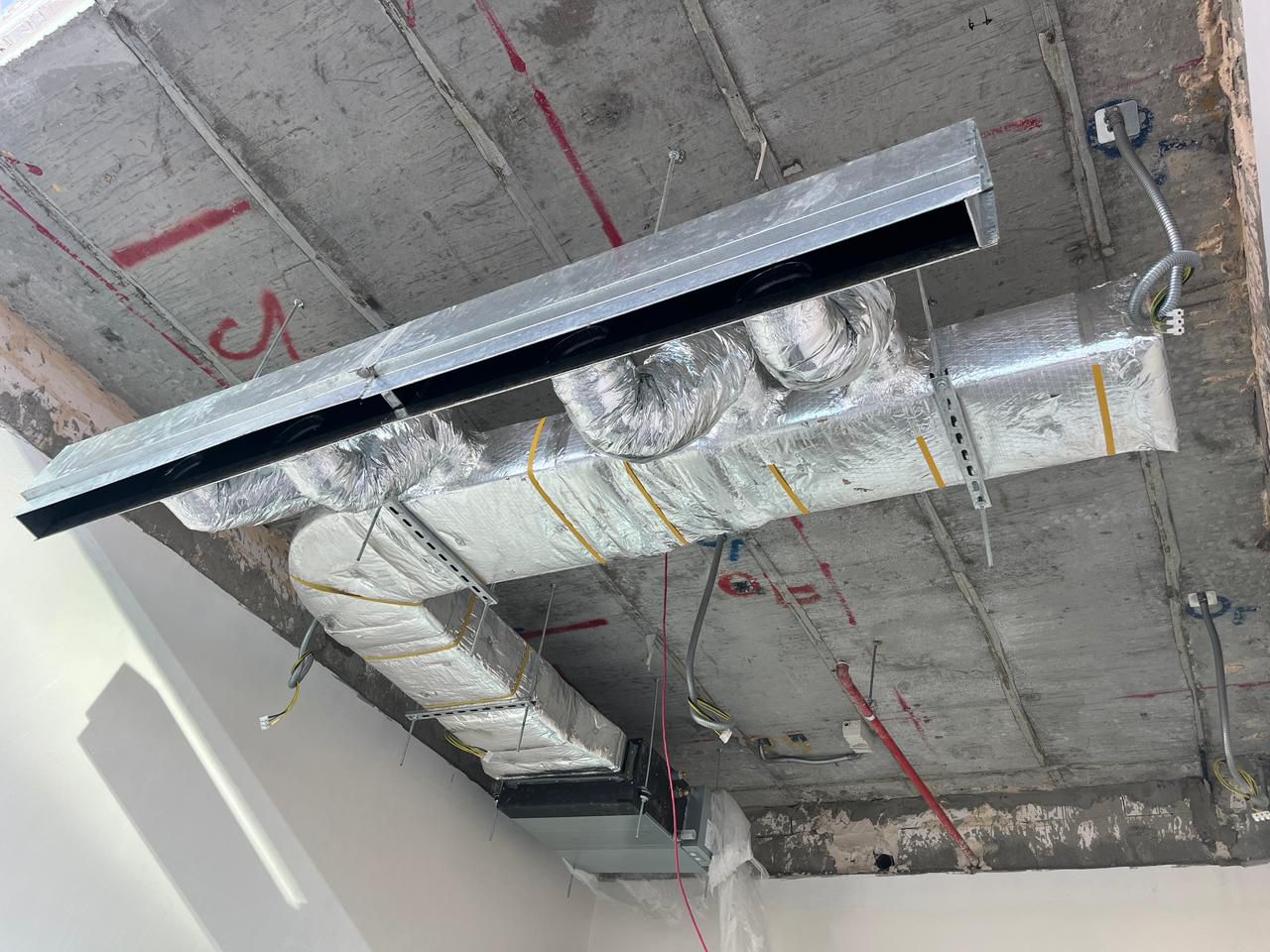 شركة تركيب تكييف مركزي بالرياض باختبار ضغط وتدفق هواء قبل التسليم -  0509274867