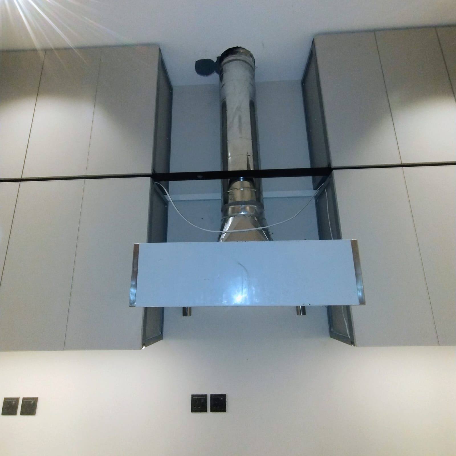 هل تختلف طريقة تركيب شفاط المطبخ حسب نوع الشفاط؟