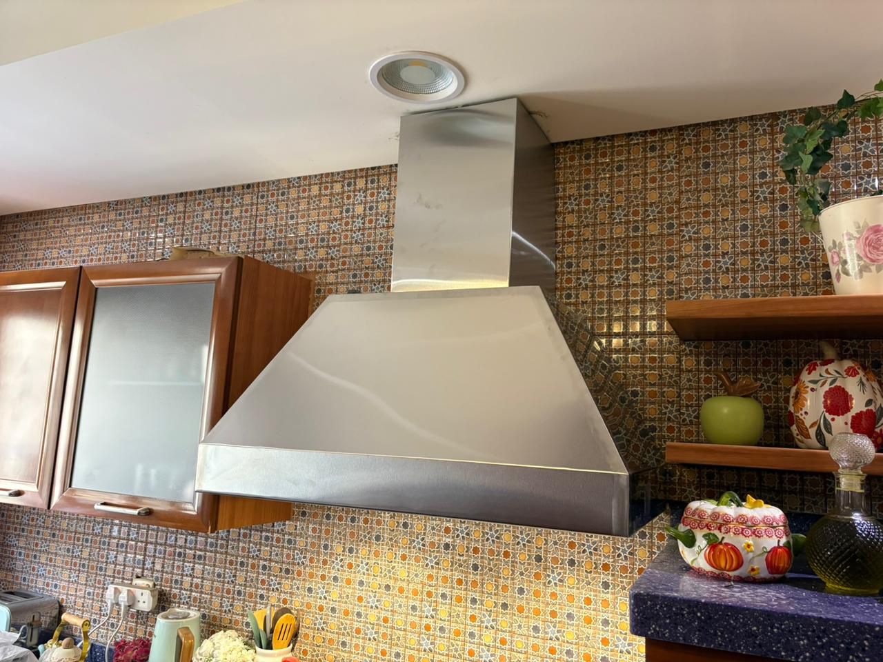 ما خطوات فني تركيب شفاط المطبخ بالرياض من البداية إلى النهاية؟